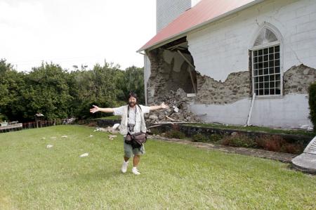 Dennis at Kalahikiola Congregational Church